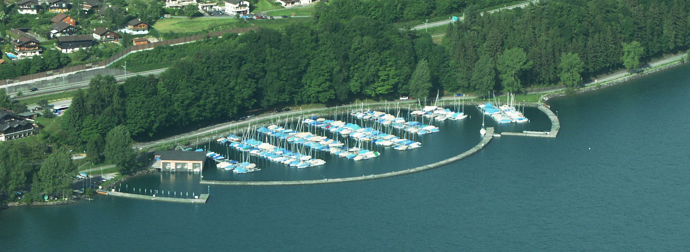 Bootshafen Güetital am Thunersee mit Bootsvermietung von Sportbooten und Bootsfahrschule Andreas Gehri