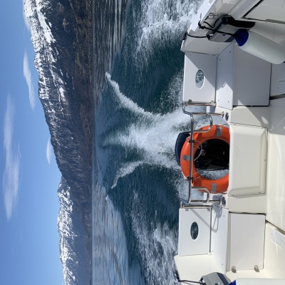 Bootsvermietung und Bootsverleih Thunersee vermietet Parker 660 Pilothouse Sportboot mit 150 PS zum Wakeboarden, Wasserskifahren, Sonnenbanden und vieles mehr.